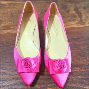 Beverly Feldman Pink Satin Flats 💗 A2